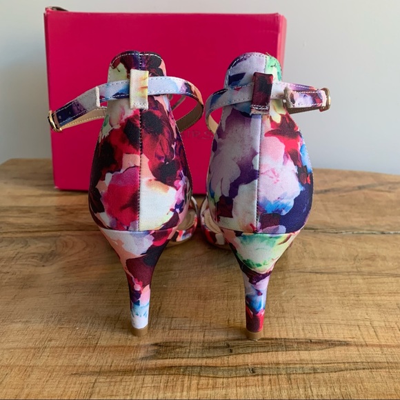 Floral heels (Size 7.5) - Picture 4 of 16